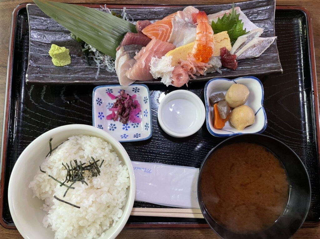 岡崎ご飯
海鮮定食の写真